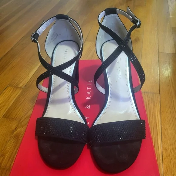 Kelly & Katie Black Strappy Sandals - Picture 3 of 6